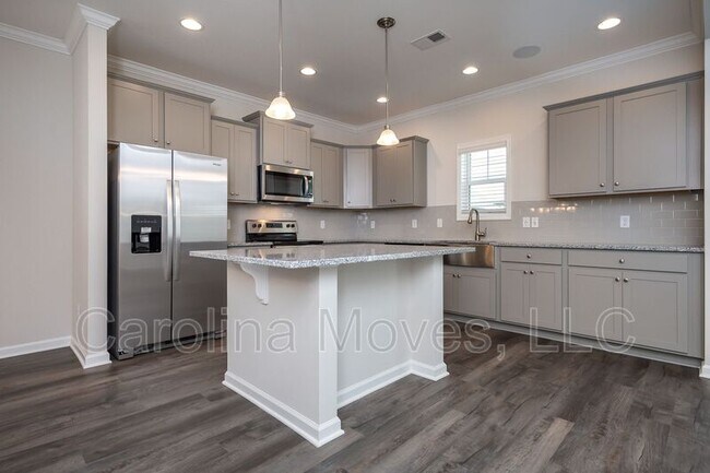 Photo - 124 Strongridge Trl