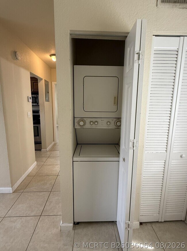 Photo - 578 NE 20th St Unit 10e