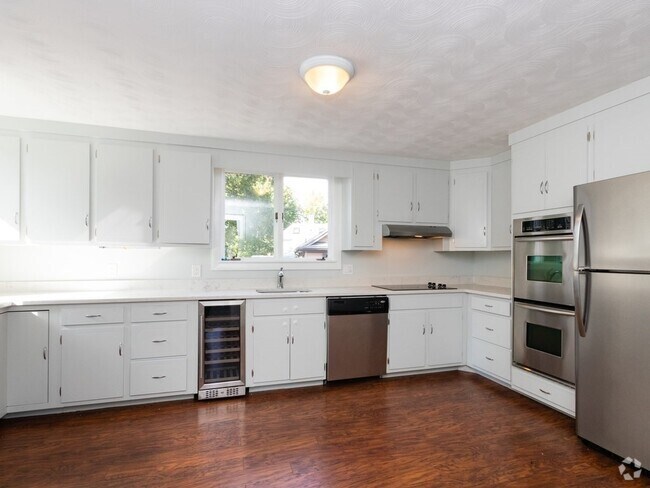 Building Photo - 65 Waldeck Rd Unit 2 Rental