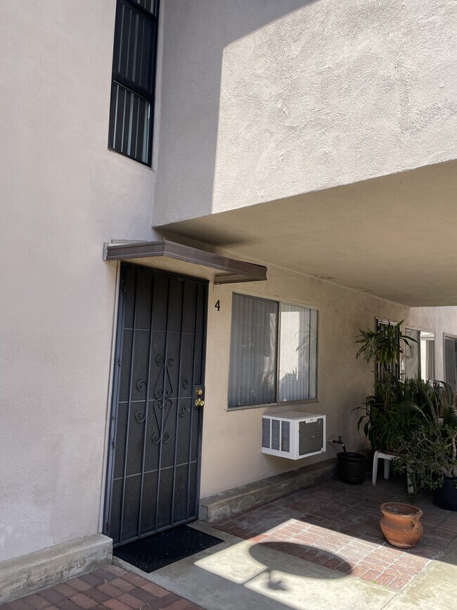 Photo - Tradewinds Apartments