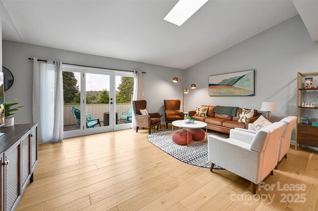 Photo - 108 Cloverleaf Ln