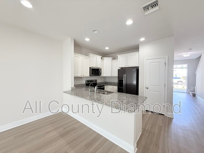 Building Photo - 7682 Shadow Lake Dr