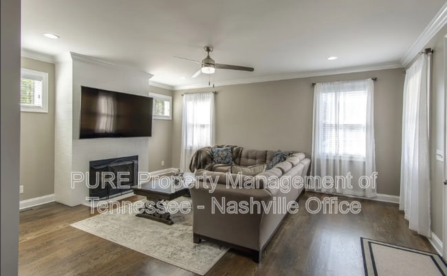 903 Cheatham Pl