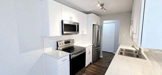 Photo - 10 Oak Ave Unit 210