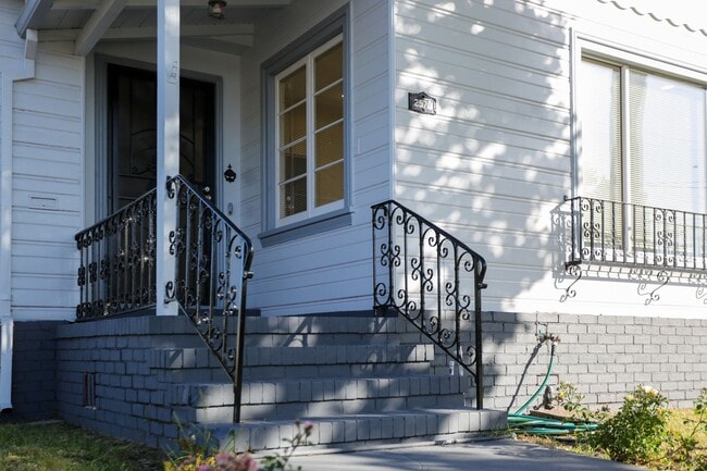 Photo - Remodeled 3bed 2 bath Single Family home