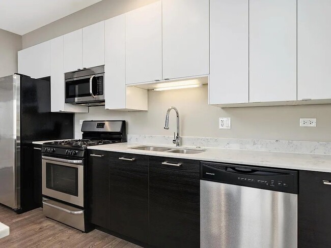 Building Photo - 3900 W Cortland St Unit 3F