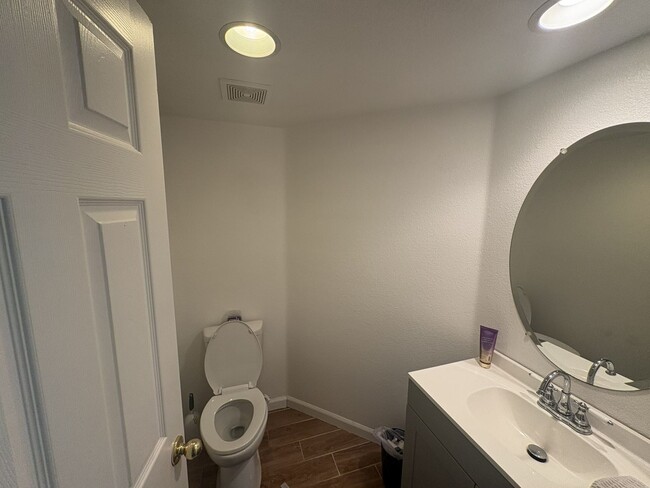 Photo - 10960 Woolwich Way