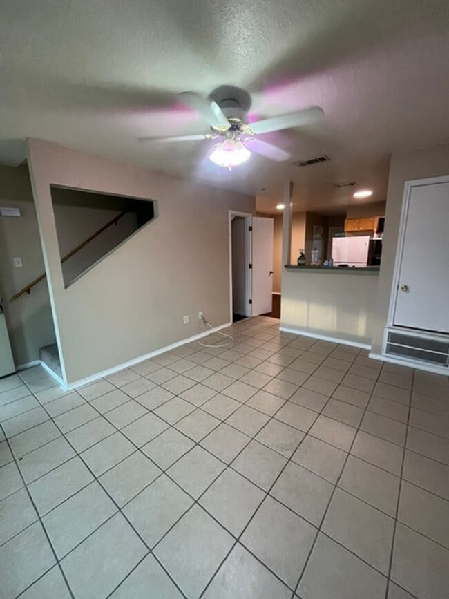 Building Photo - 4411 Abigail Dr Unit B