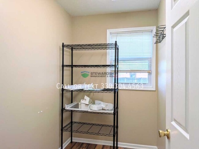 Photo - 940 17th St NE