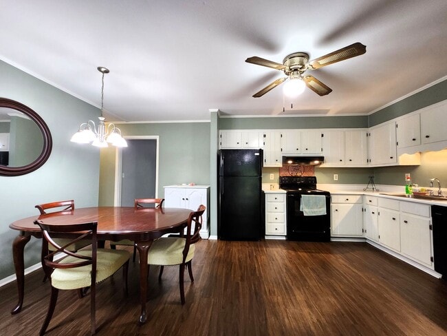 Photo - Charming 3 bedroom house for rent in NE Tallahassee, 1 car garage, private back yard, move in ear...