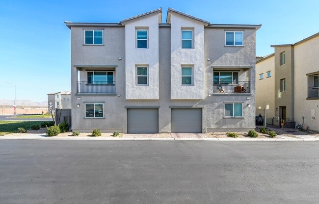 Building Photo - Great Townhouse in a gated community
