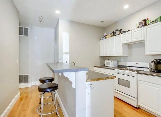 Photo - 25-27-27 Dorchester St Unit 1