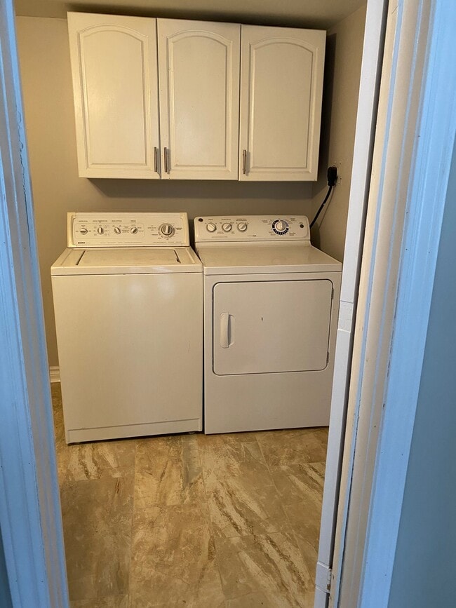Photo - 438 Oak St