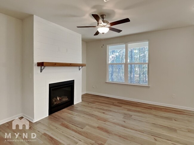 Photo - 757 Riverwood Pass