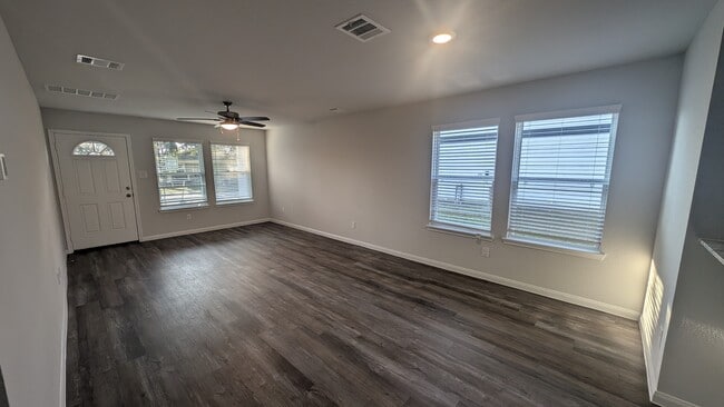 Photo - 411 Sandall St