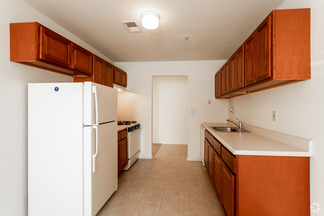 Southridge Woods Apartments For Rent in Monmouth Junction, NJ | ForRent.com