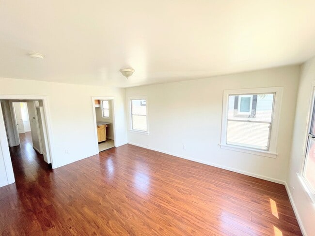 LARGE 2nd story 1bd/1ba unit near BMO, USC... - LARGE 2nd story 1bd/1ba unit near BMO, USC... Unit 971 1/2