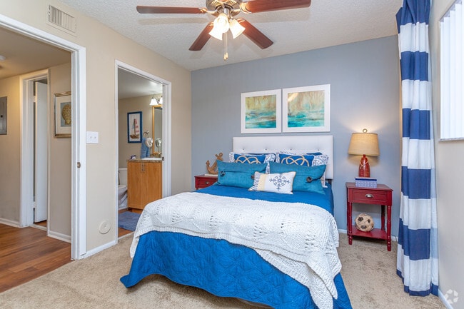 2BR, 2BA - Bradley