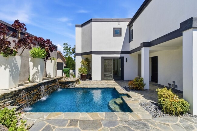 4520 Park Cordero