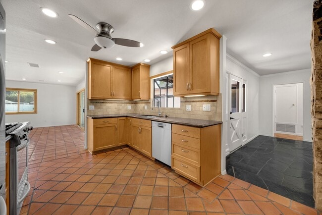 Photo - Adorable 3 Bed / 2 Bath Home w/ Detached 2 Car Garage