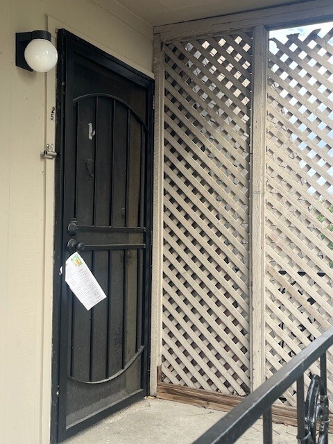 Building Photo - 5550 N Braeswood Blvd Unit 25