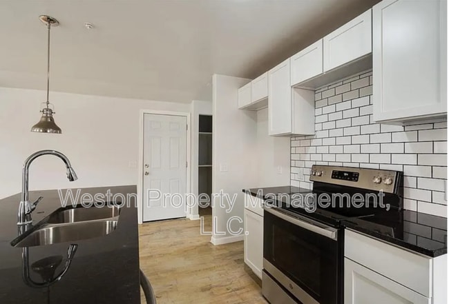 Photo - 711 NW 30th St