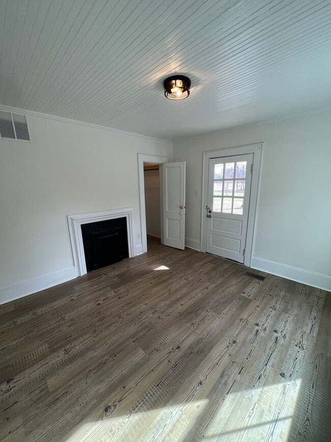 Photo - UPGRADED 2 Bedroom Home FOR RENT