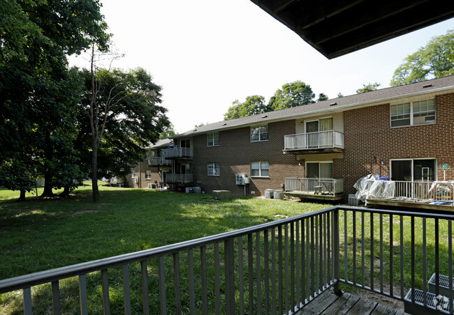 White Pine Townhomes and Apartments