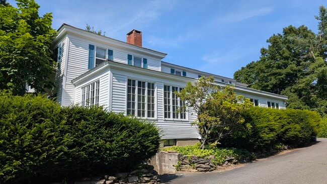 Photo - 608 S Pleasant St Unidad Apt #1