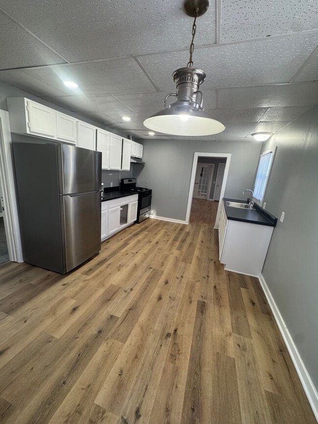 Building Photo - 1821 Shawano Ave Unit A