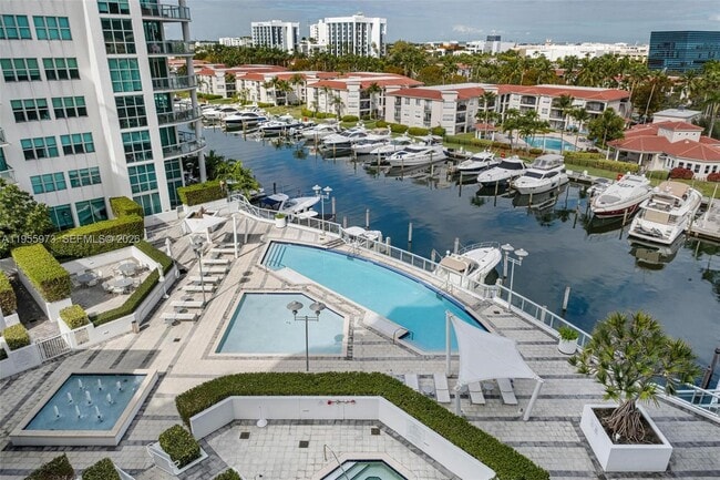 Building Photo - 3131 NE 188th St Unit 2-803