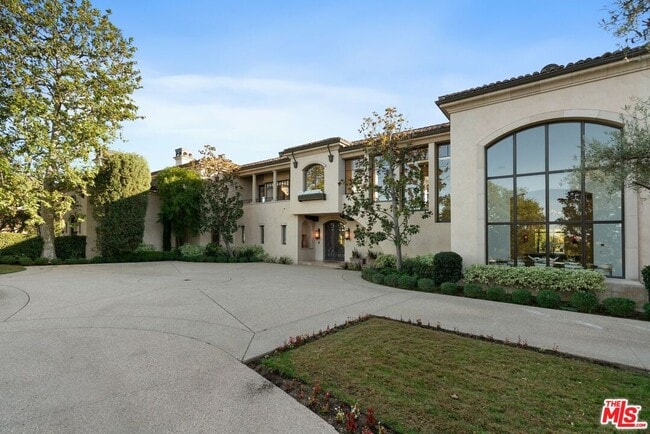 8 Beverly Ridge Terrace