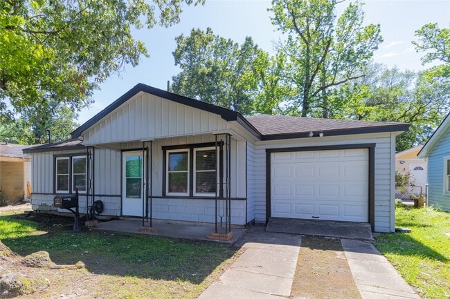 Building Photo - 4425 Harding Dr