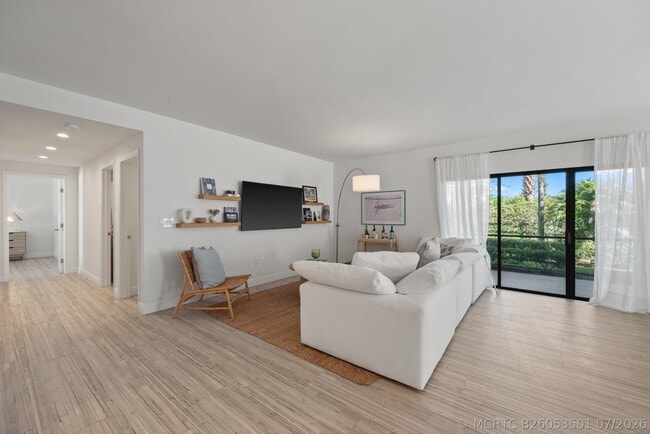 Building Photo - 11355 Pond View Dr Unit D104