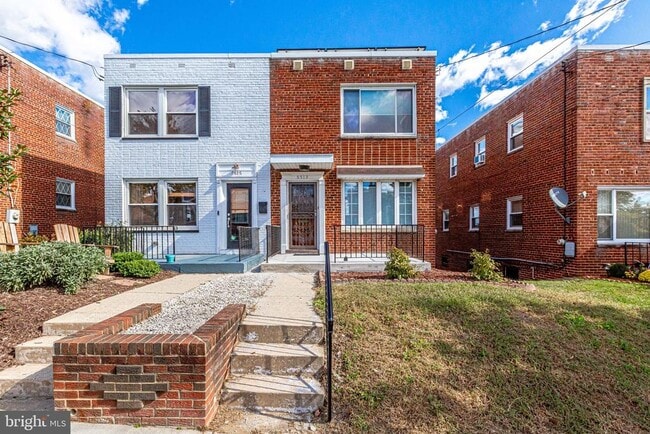 Building Photo - 5513 Chillum Pl NE