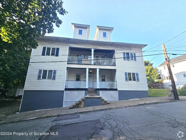 Building Photo - 1019 Bunker Hill St Rental