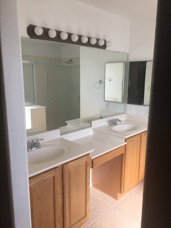 Photo - 808 7th St NE