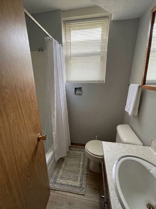 1133 Dixon Dr