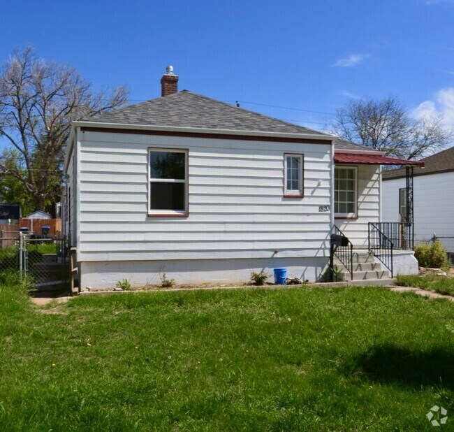 Building Photo - Renovated 1-Bedroom Apartment – Modern Tou... Unit B