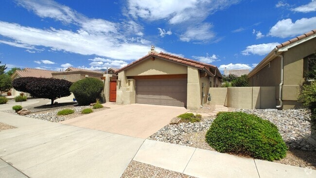 Building Photo - Grand 3 Bedroom 2 Bathroom Home Located In...