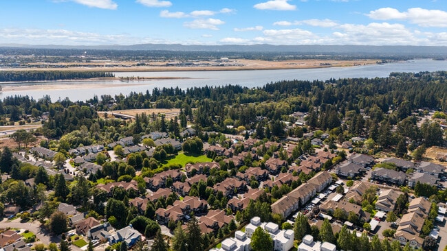Minutes from the Airport and the Columbia River - 10800 SE 17th Cir