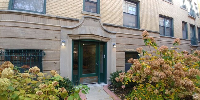 Building Photo - Open Design 1-Bedroom in East Rogers Park Rental