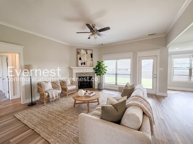 4 Bed/2 Bath Home with Fenced Yard & Garage / Pet-Friendly / Available Now!