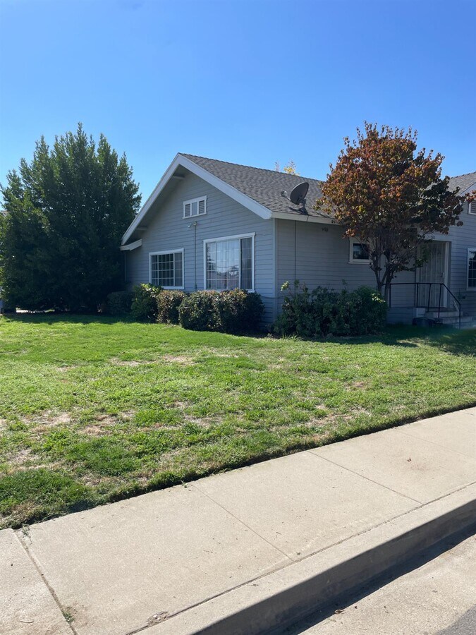 Photo - 780 Lake St