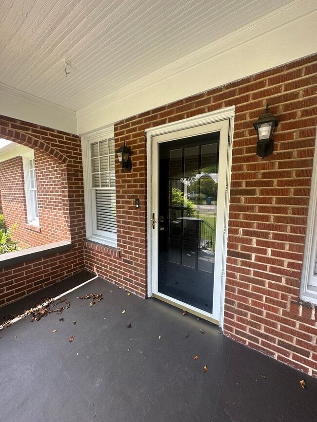 Photo - 1536 Woodstock Ave