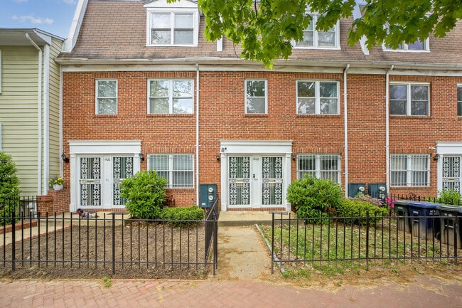 Building Photo - 1622 5th St NW