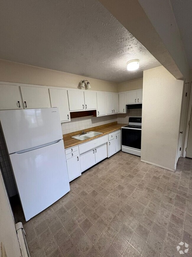 Building Photo - 321Riley Unit 6 Rental