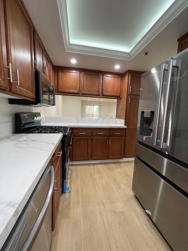 Photo - 15114 Sherman Way