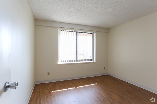 Central Manor Apartments