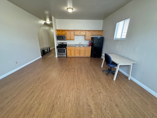 Photo - 1370 W 24th St Unit 1370